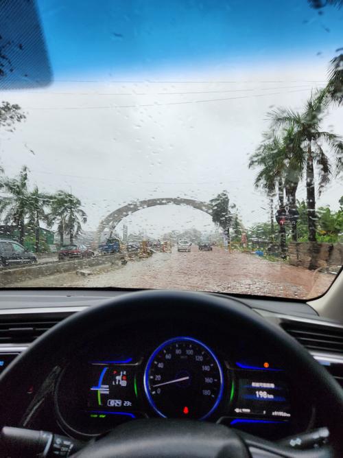 সকাল থেকেই বৃষ্টিস্নাত ঢাকা