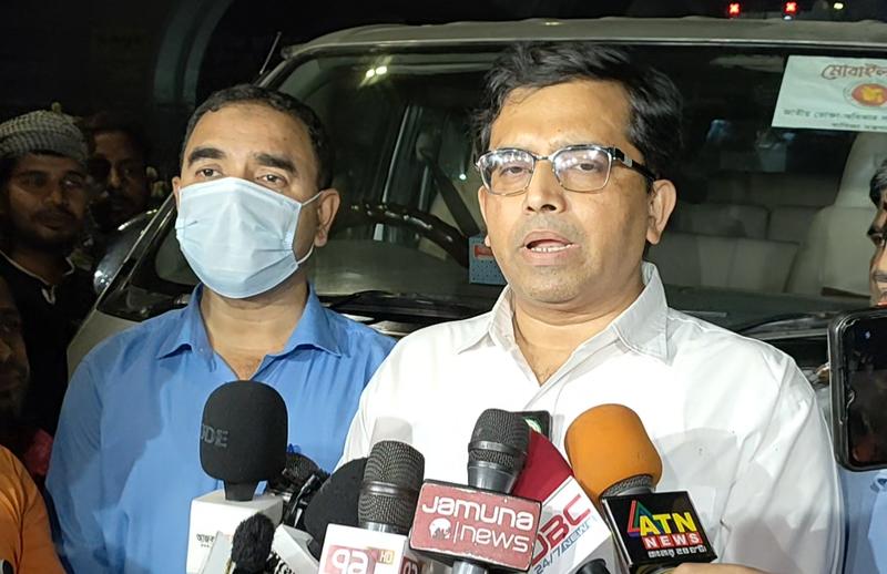 মধ্যরাতে পোলট্রি বাজারে ভোক্তা অধিকার অধিদফতরের অভিযান