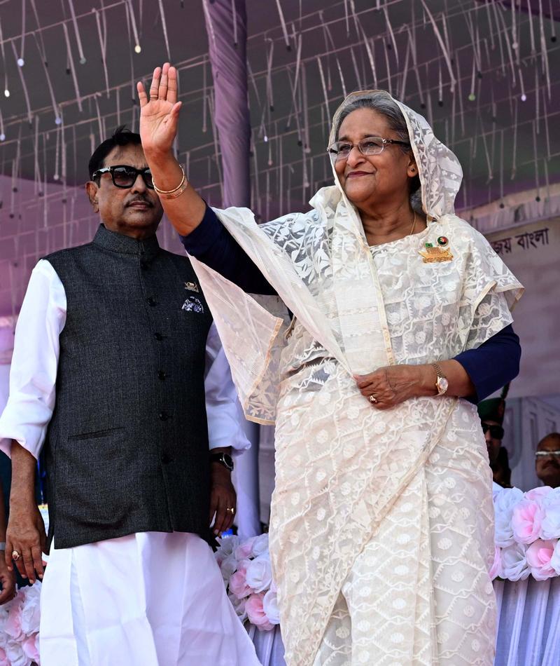 মহাসমাবেশের মঞ্চে উঠেছেন প্রধানমন্ত্রী