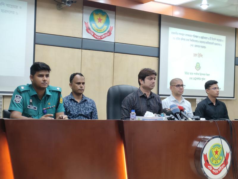 বিদেশি আগ্নেয়াস্ত্র সহ গ্রেফতার ছাত্রদলের ছয় নেতা