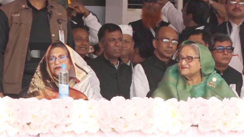 বরিশালে নির্বাচনি জনসভার মঞ্চে প্রধানমন্ত্রী শেখ হাসিনা