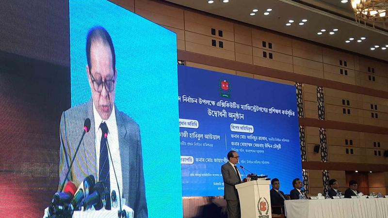 প্রমাণ করতে হবে দলীয় সরকারের অধীনে নির্বাচন সুষ্ঠু হয় : সিইসি