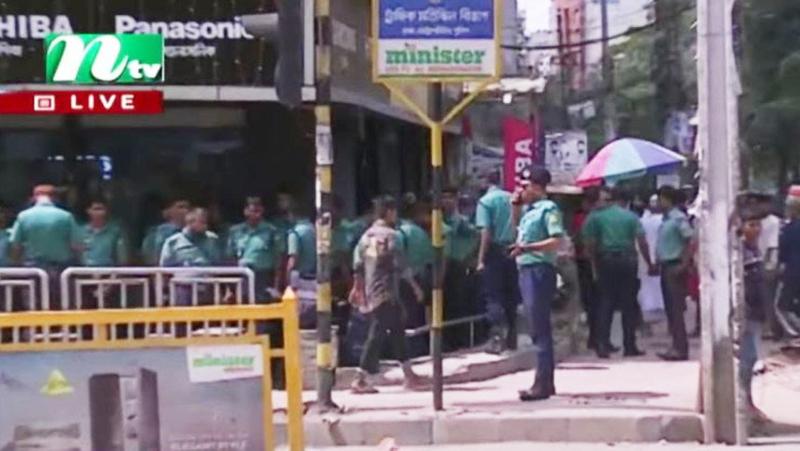 রাজধানীতে আ.লীগ-বিএনপির পাল্টাপাল্টি সমাবেশ ঘিরে সতর্ক পুলিশ