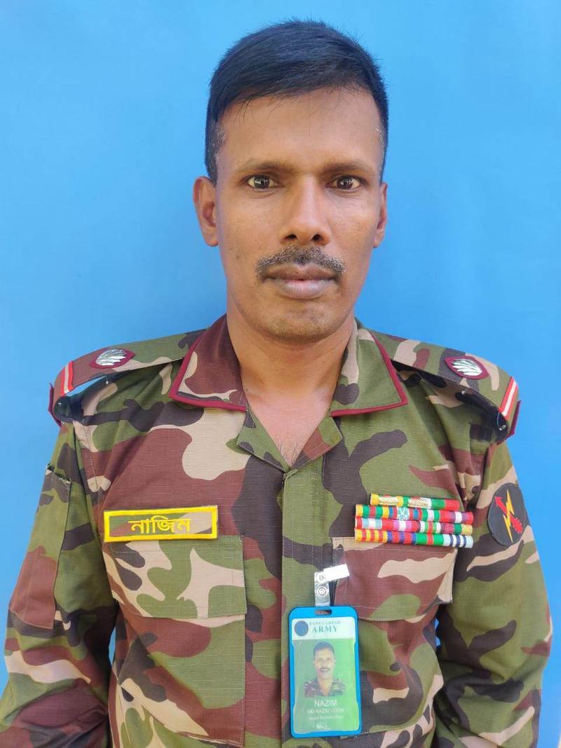 সন্ত্রাসীর গুলি নিহত সেনা কর্মকর্তাকে গার্ড অব অনার প্রদান