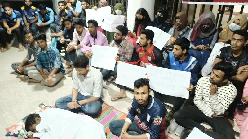 বেরোবিতে কর্মকর্তার ভুলে মাশুল গুনতে হচ্ছে শিক্ষার্থীদের!