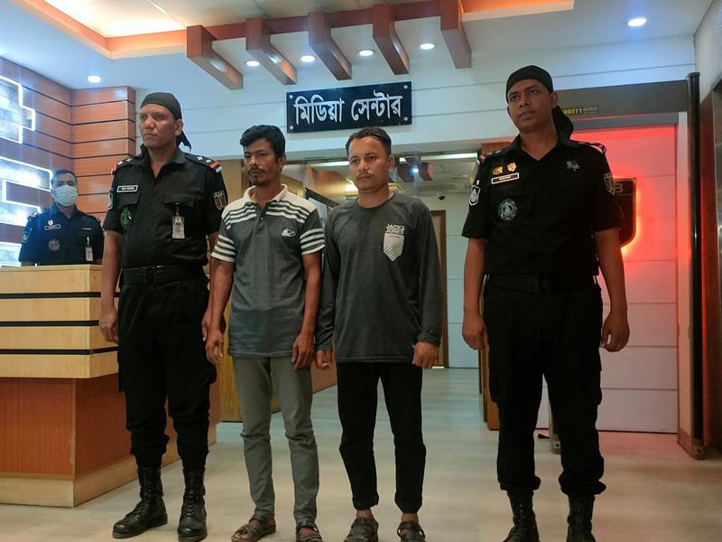 বিদেশি পিস্তল ও ককটেলসহ ডাকাত সর্দার গ্রেফতার