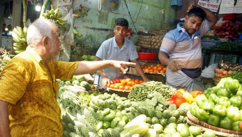 বাজারে সবজির দামও আকাশছোঁয়া!