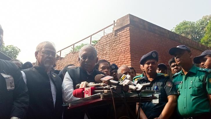 বিএনপির শীর্ষ নেতারা ২৮ অক্টোবরের দায় এড়াতে পারেন না: স্বরাষ্ট্রমন্ত্রী