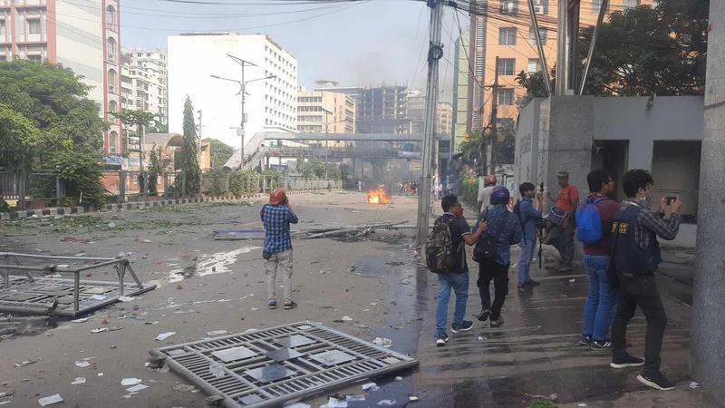 পুলিশ-বিএনপি সংঘর্ষে থমথমে কাকরাইল