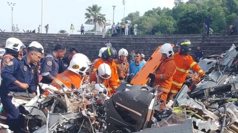 মালয়েশিয়ায়ে দুটি হেলিকপ্টারের সংঘর্ষে নিহত ১০