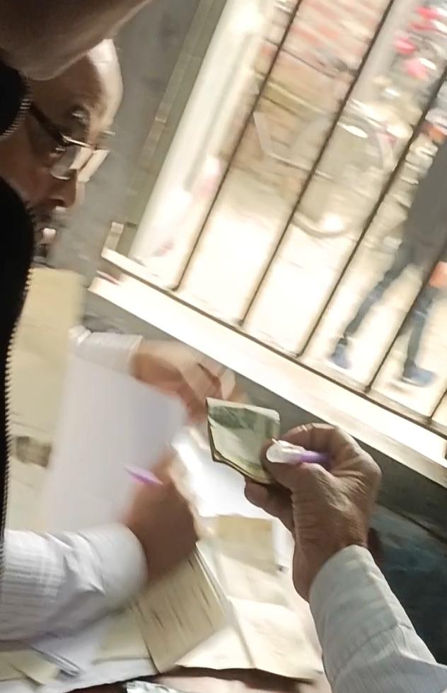 সাব রেজিস্ট্রার অফিসে প্রকাশ্যে ঘুষ গ্রহন