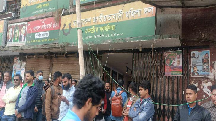 তালা ভেঙে কার্যালয়ে ঢুকলেন বিএনপি নেতাকর্মীরা