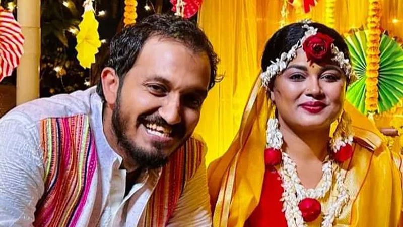 অবশেষে বিয়ে করছেন মৌসুমী হামিদ, বর সম্পর্কে যা জানালেন অভিনেত্রী