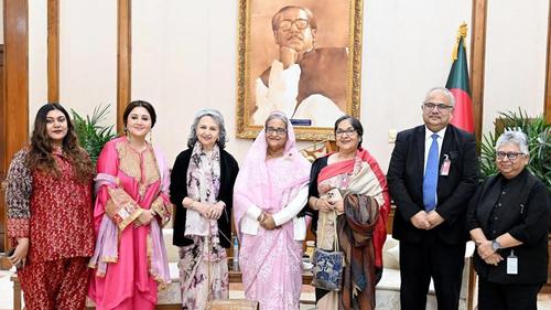 প্রধানমন্ত্রীর সঙ্গে শর্মিলা ঠাকুর, মমতা, স্বস্তিকাদের সাক্ষাৎ
