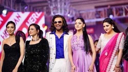 একঝাঁক নায়িকার সঙ্গে শাকিব