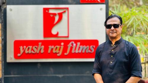 মুম্বাই ফিল্ম ইন্ডাস্ট্রিতে অভিষেক হলো আসিফের