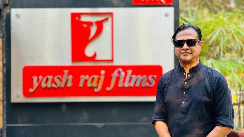 মুম্বাই ফিল্ম ইন্ডাস্ট্রিতে অভিষেক হলো আসিফের