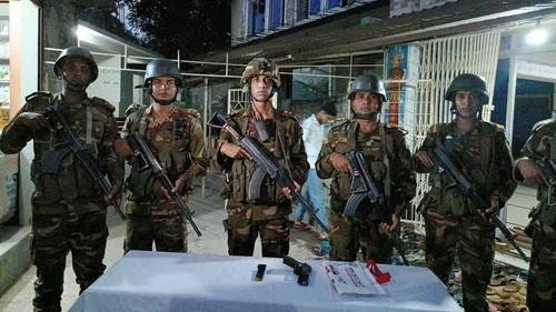 যৌথবাহিনীর অভিযানে দুই নারীসহ গ্রেপ্তার ৫
