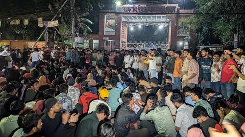 আবারও সড়ক অবরোধ তিতুমীর কলেজের শিক্ষার্থীদের