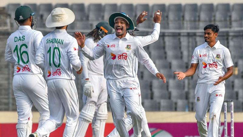 ঢাকা টেস্ট ১৬ উইকেট পড়ার দিনে বাংলাদেশের আশার আলো তাইজুল