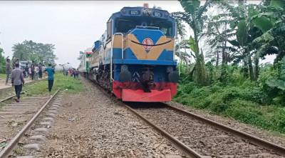 ১১ ঘণ্টা পর খুলনার সঙ্গে সারাদেশের ট্রেন চলাচল স্বাভাবিক