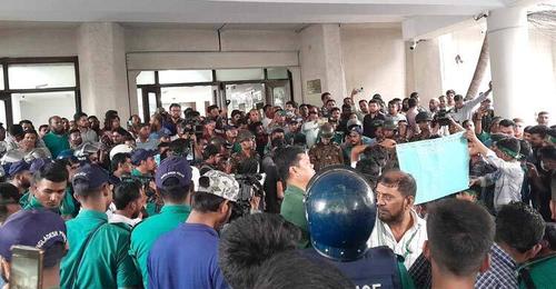 সচিবালয়ে ঢুকে বিক্ষোভ, অর্ধশতাধিক শিক্ষার্থী আটক