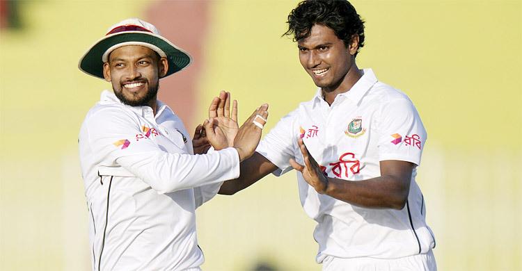 হাসানের জোড়া আঘাত, রোহিতের পর সাজঘরে গিল