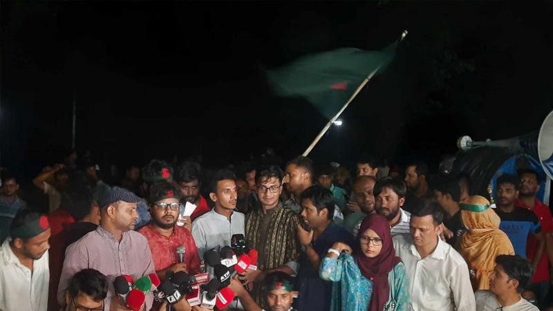 চাকরির বয়স ৩৫ দাবি : আন্দোলনকারীদের প্রধান উপদেষ্টার আশ্বাস, মঙ্গলবার বৈঠক