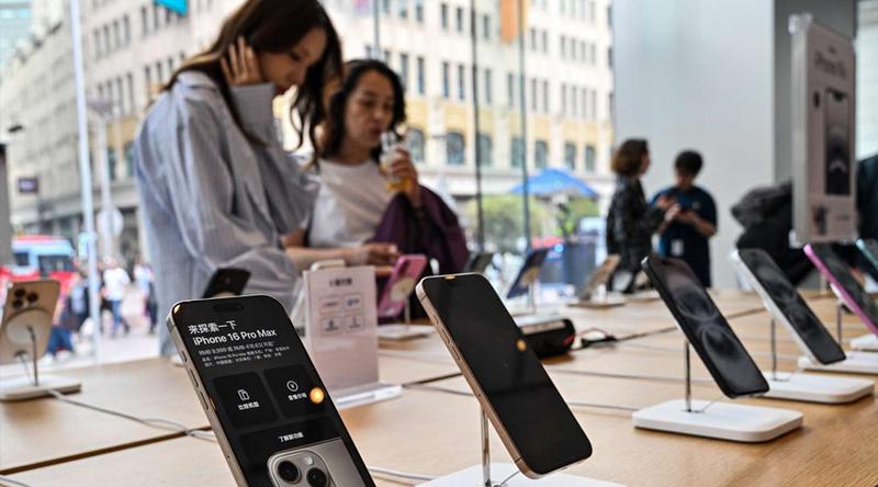 ট্রাম্প শুল্কের বাইরে স্মার্টফোন ও কম্পিউটার