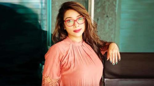 তৃতীয় স্বামীর নাম হাতে লিখে আলোচনায় ডা. সাবরিনা