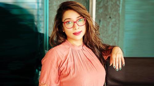 'মেহেদি রাঙা হাতে কার নাম' জানালেন ডা. সাবরিনা