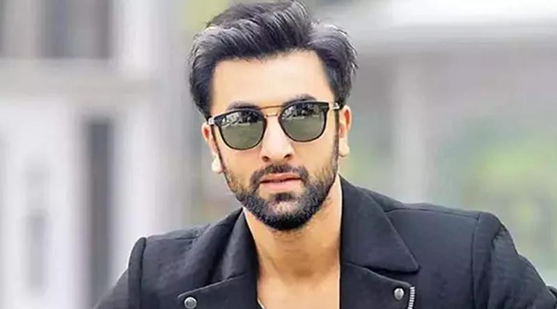 ‘সিনেমার বাইরে জীবন নেই’নিজের স্ত্রী বাছাইয়ে কোন বিষয়টি গুরুত্ব দেন রণবীর?