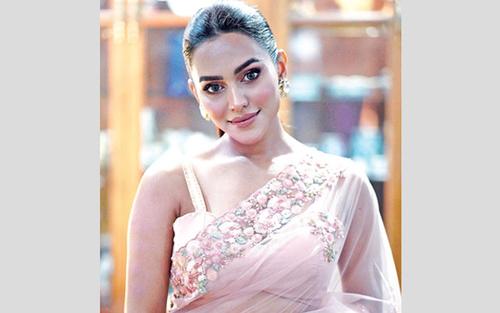 ফারিয়ার উত্তাপে নেটিজেনদের সমালোচনা