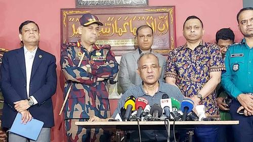 শেষরাতে স্বরাষ্ট্র উপদেষ্টার জরুরি সংবাদ সম্মেলন