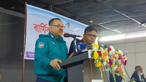 দাবি আদায়ে সড়ক অবরোধ না করে খোলা মাঠে সভার পরামর্শ ডিএমপি কমিশনারের