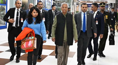 সুইজারল্যান্ডের উদ্দেশে ঢাকা ছাড়লেন প্রধান উপদেষ্টা