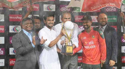 কেন খেলোয়াড়দের সাথে কথা বলতে চান না ক্রীড়া উপদেষ্টা, জানা গেল কারণ