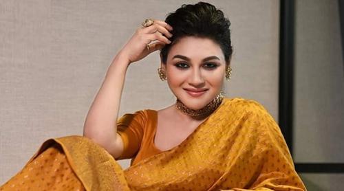 মন দিয়ে মানুষকে ছোঁয়া যায় না, শরীর দিয়ে মন ছুঁতে হয়: জয়া আহসান