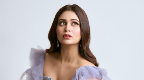 ঋতাভরীর মিষ্টি হাসি ও স্নিগ্ধতায় মুগ্ধ ভক্তরা