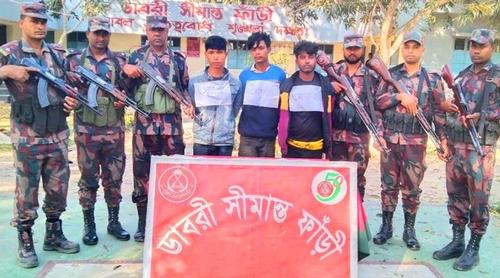 বি‌জি‌বি-‌বিএসএফ পতাকা বৈঠকে ৩ বাংলা‌দেশিকে হস্তান্তর