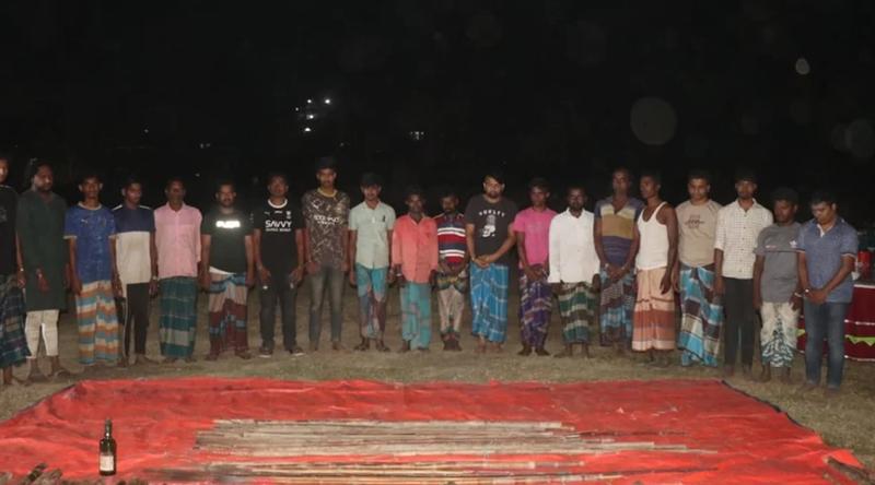 রায়পুরায় যৌথবাহিনীর অভিযানে দেশিয় অস্ত্রসহ গ্রেপ্তার ২০
