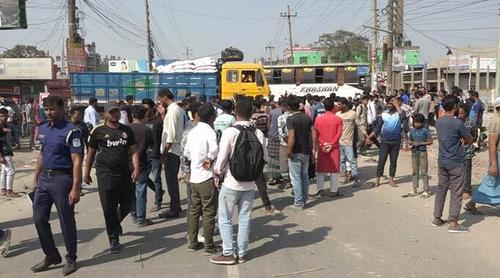জামালপুরে শ্রমিকদের সঙ্গে বৈষম্যবিরোধী ছাত্রদের সংঘর্ষ