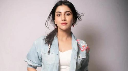 সেরা অভিনেত্রীর পুরস্কার পেলেন রুক্মিণী