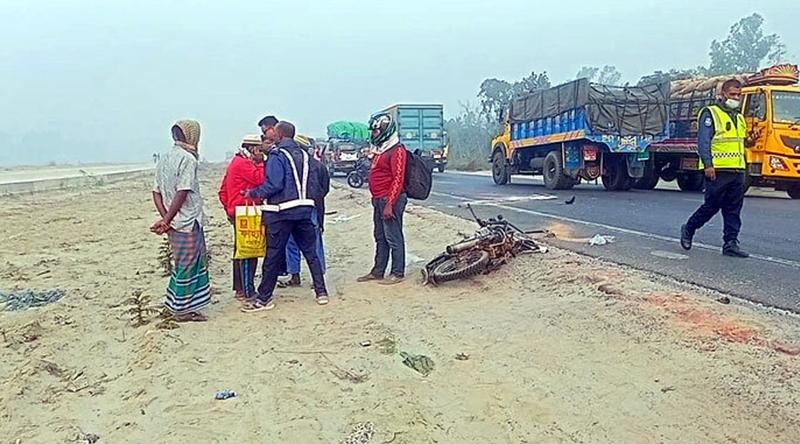 টাঙ্গাইলে গাড়ির ধাক্কায় মোটরসাইকেল আরোহী দুইজন নিহত