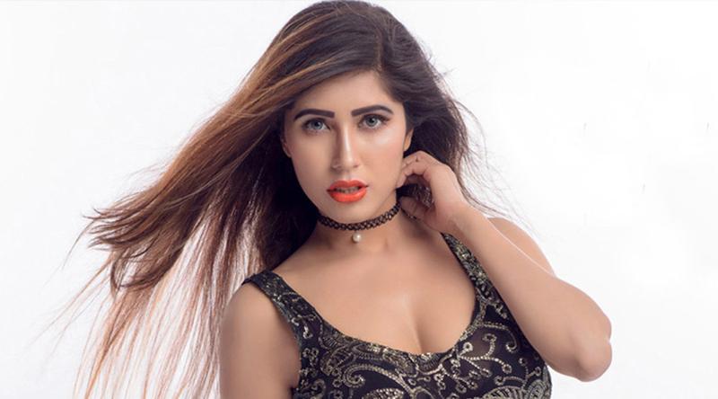 বিরক্ত করলে কুকুর লেলিয়ে দেবেন নায়লা নাঈম