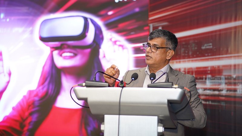 ‘ছেলেবেলার প্রথম উদ্ভাবন ছিল তালাবদ্ধ টেলিফোন হ্যাক করা’