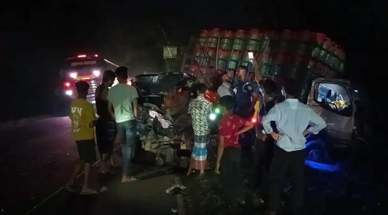 মাদারীপুরে ট্রাক-পিকাপ মুখোমুখি সংঘর্ষে প্রাণ গেল ১ জনের