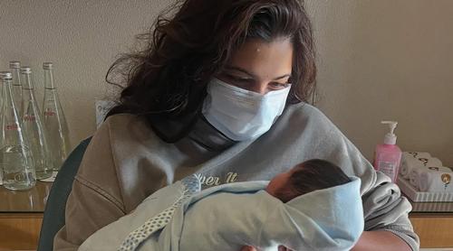 'প্রাইভেসি' ট্রেন্ডের মধ্যেও প্রকাশ্যে এলো সোনম পুত্রের ছবি