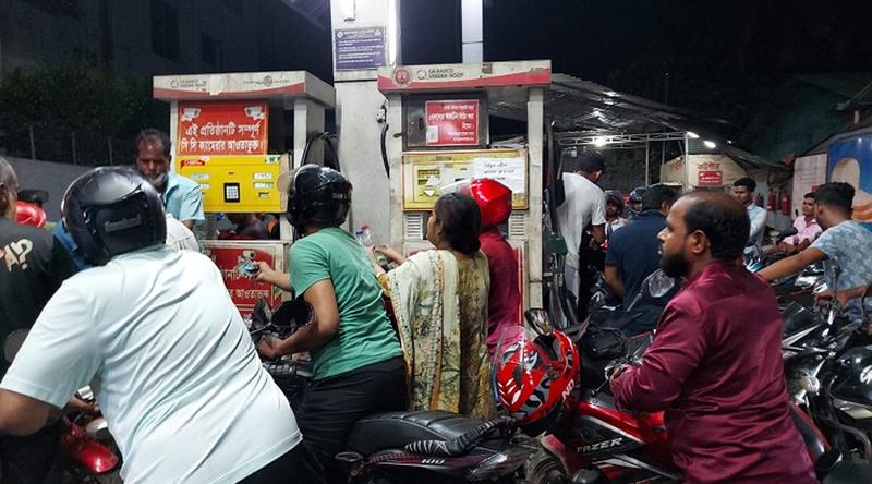 পেট্রোলপাম্পে ভিড় সামলাতে নির্দিষ্ট সময়ের প্রস্তাব পাম্প মালিকদের