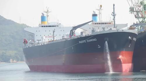 কাতার উপকূলে তেলের জাহাজে ইরানের হামলা